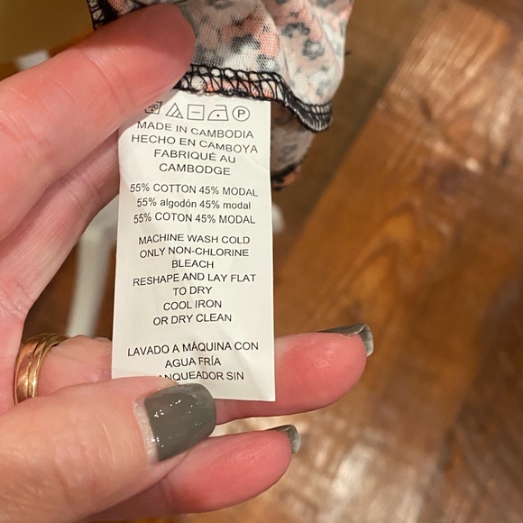 MICHAEL KORS beautiful NWT coral colored print blouse, women’s size XL - Picture 8 of 8